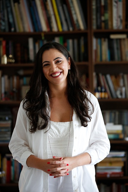 Um dos principais nomes do jornalismo investigativo brasileiro, Juliana Dal Piva lança livro em Chapecó na Humana